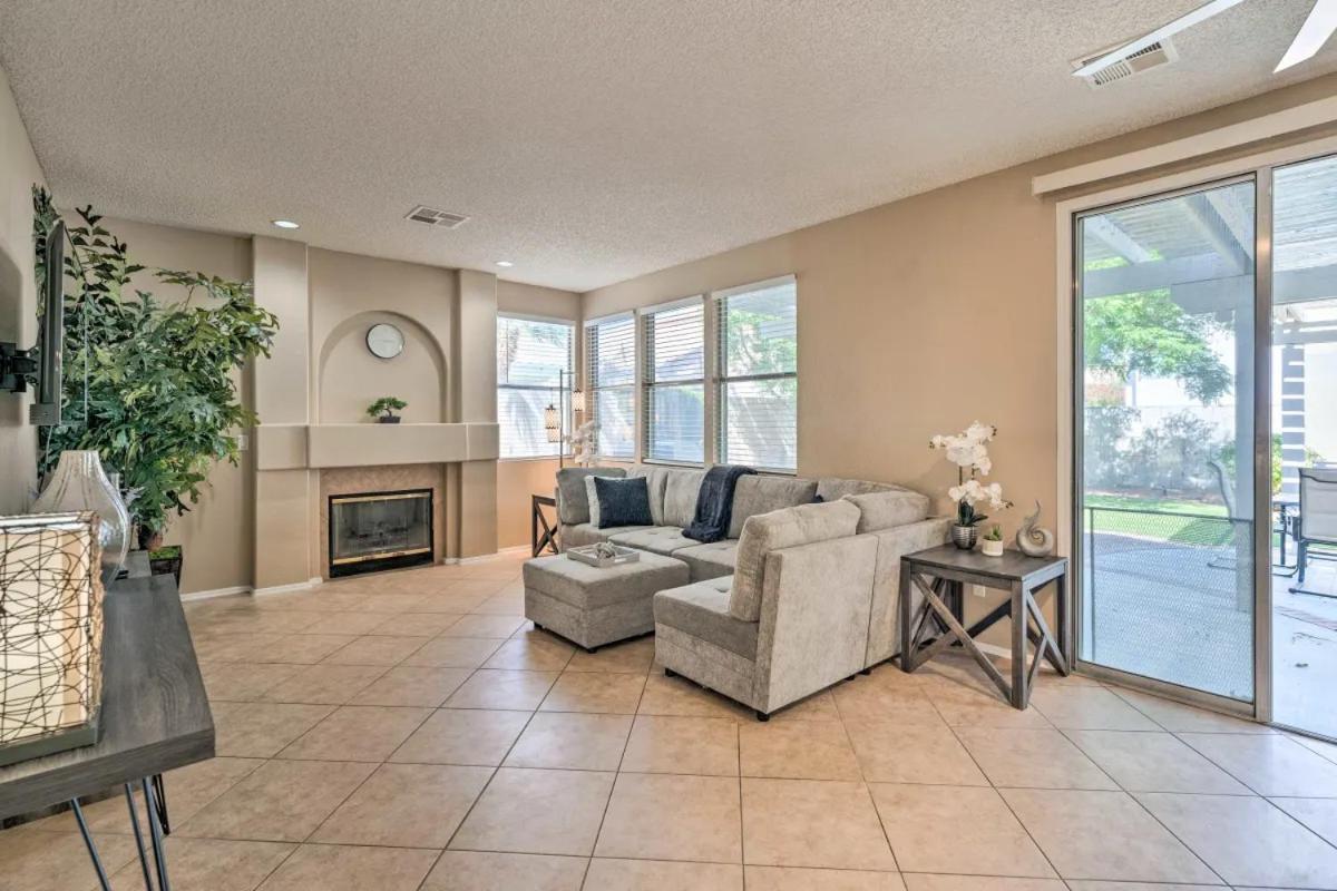 A Beautiful House With Hot Tub, Grill & Games! Vila Las Vegas Exterior foto