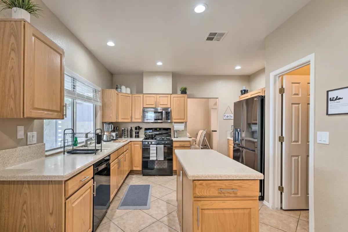 A Beautiful House With Hot Tub, Grill & Games! Vila Las Vegas Exterior foto