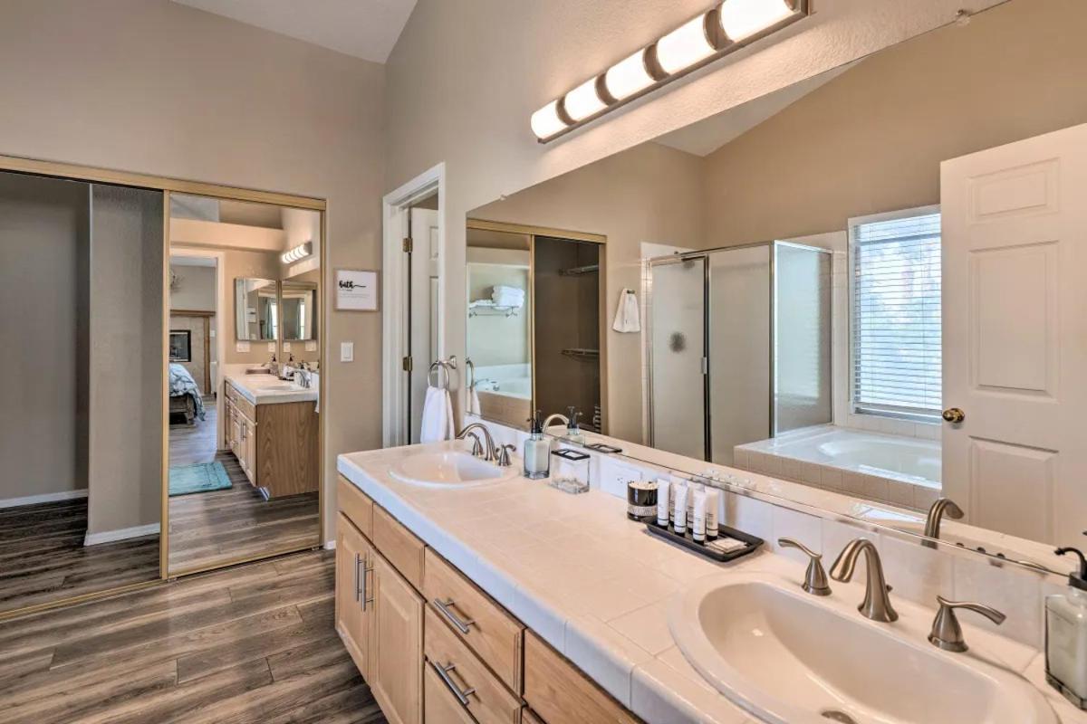 A Beautiful House With Hot Tub, Grill & Games! Vila Las Vegas Exterior foto