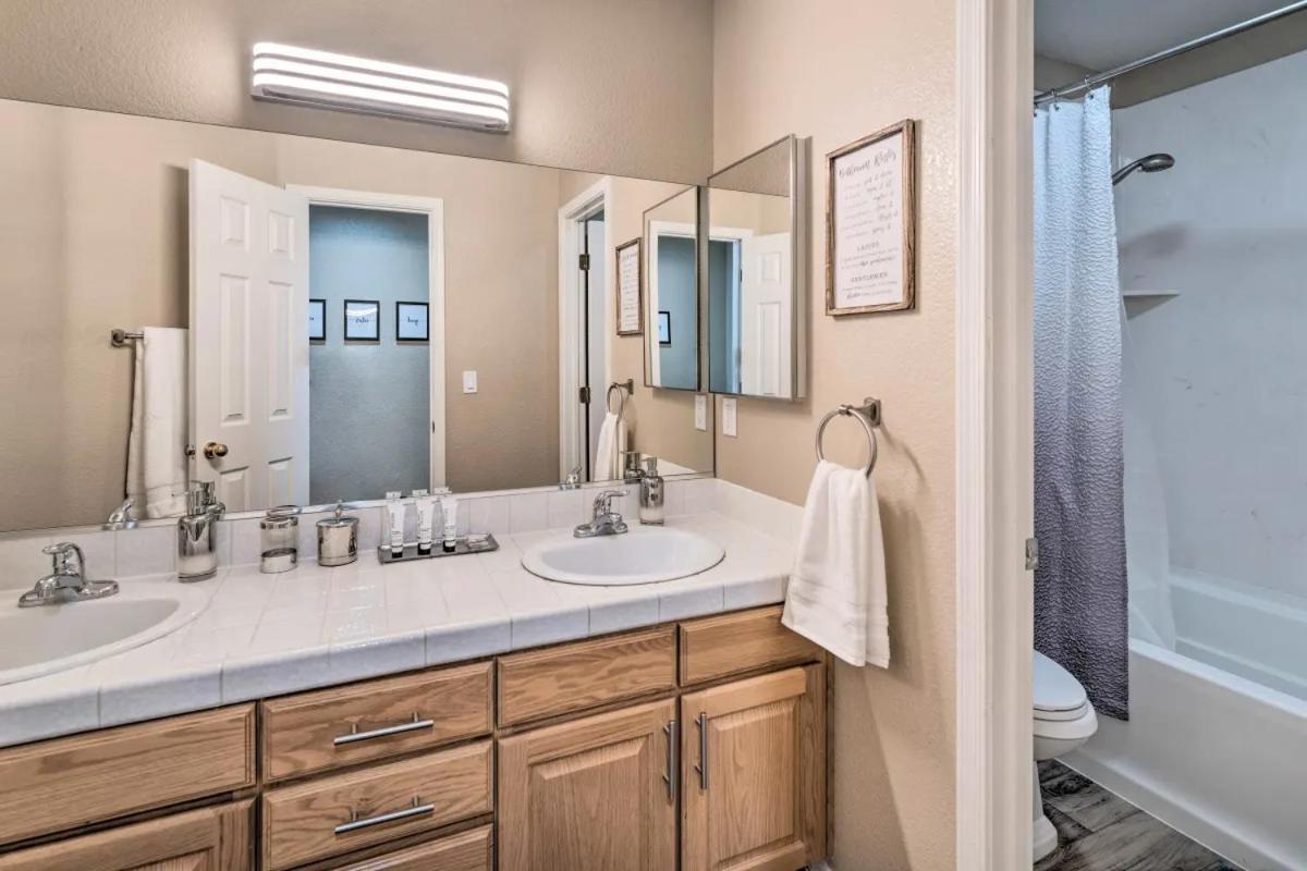 A Beautiful House With Hot Tub, Grill & Games! Vila Las Vegas Exterior foto