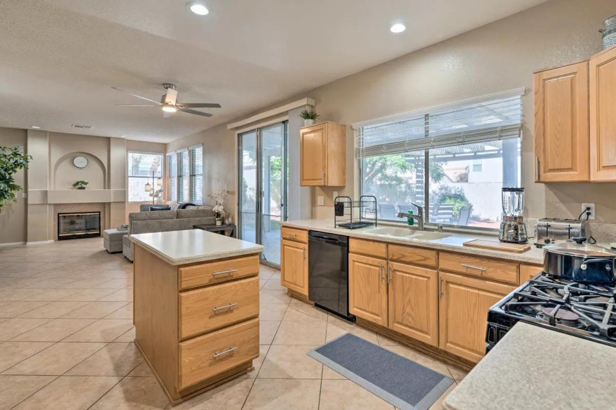 A Beautiful House With Hot Tub, Grill & Games! Vila Las Vegas Exterior foto