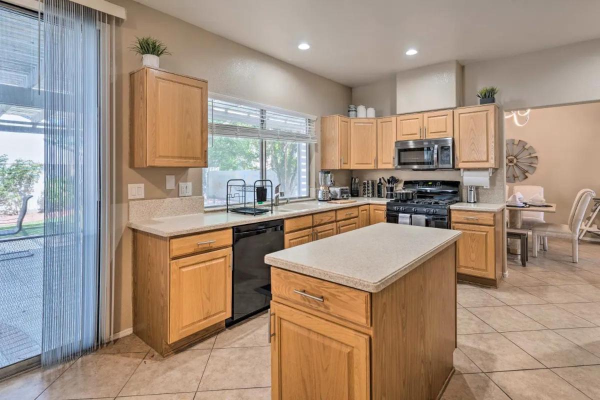 A Beautiful House With Hot Tub, Grill & Games! Vila Las Vegas Exterior foto